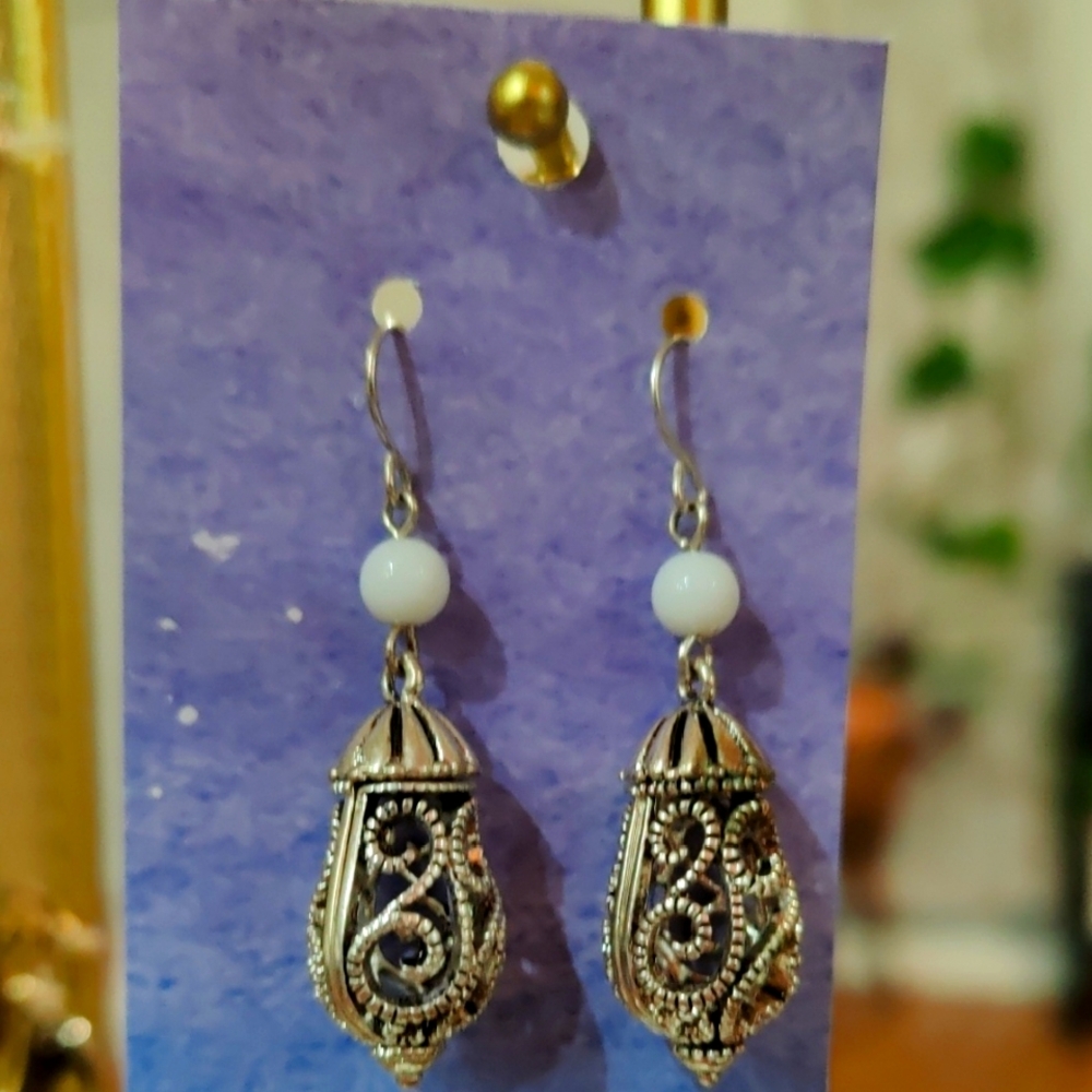 🌷Vintage Silver toned Filigree Drop Earrings